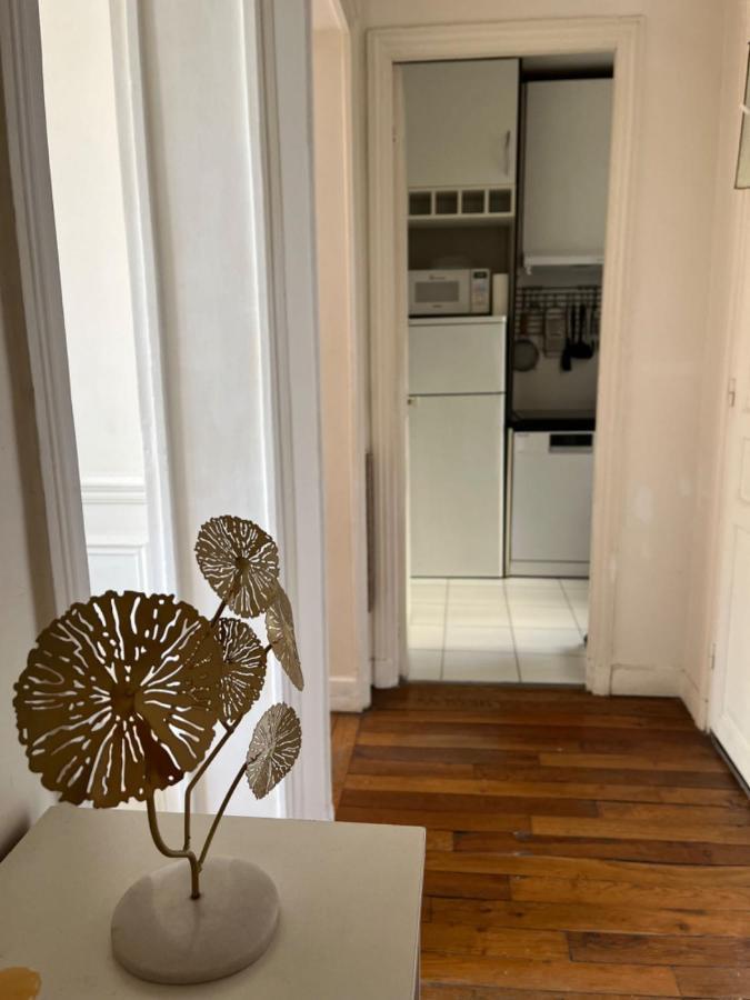 Beautiful Apartment With Balcony Parijs Buitenkant foto